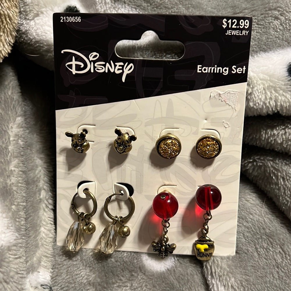 NWT Disney Winnie The Pooh Earring Set